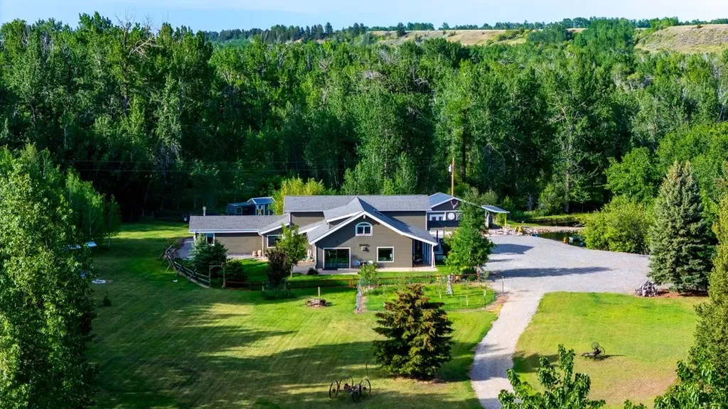 7734 Us Highway 212 Roberts MT 59070