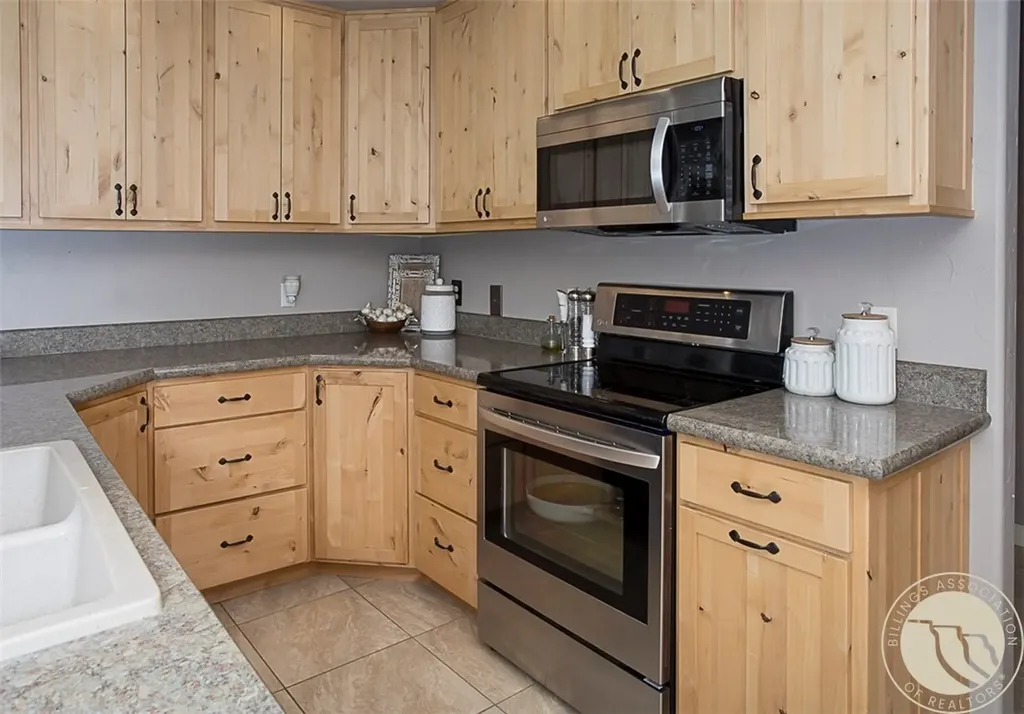 7734 Us Highway 212 Roberts MT 59070