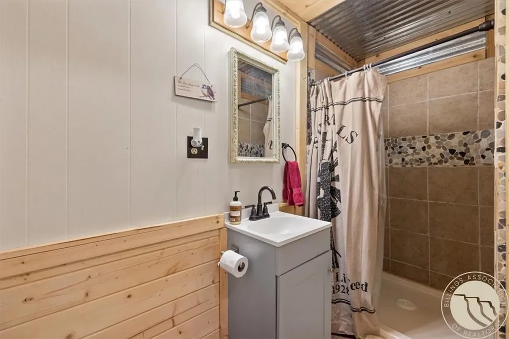 18 S Swan Lane Fromberg MT 59029