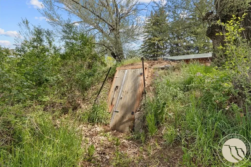 18 S Swan Lane Fromberg MT 59029