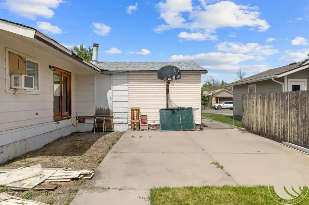624 1st Street S Hardin MT 59034