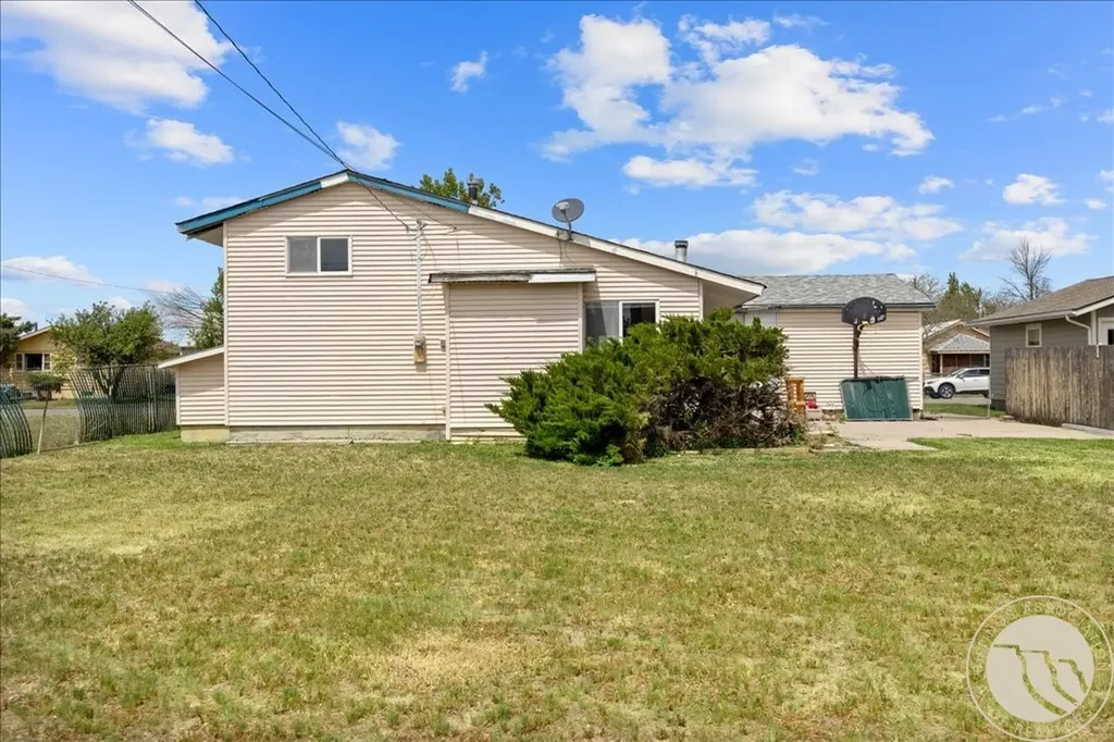 624 1st Street S Hardin MT 59034