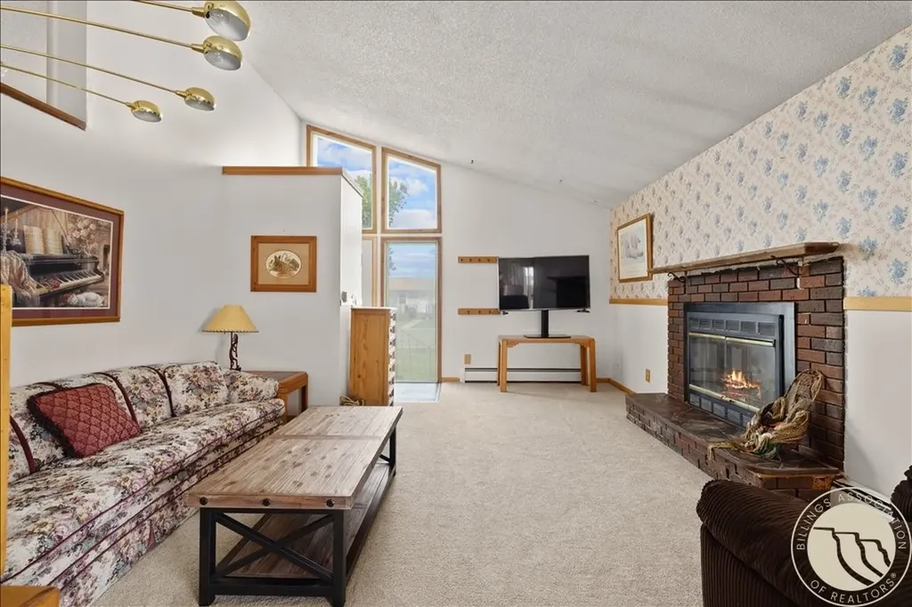 624 1st Street S Hardin MT 59034