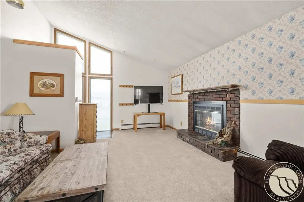 624 1st Street S Hardin MT 59034