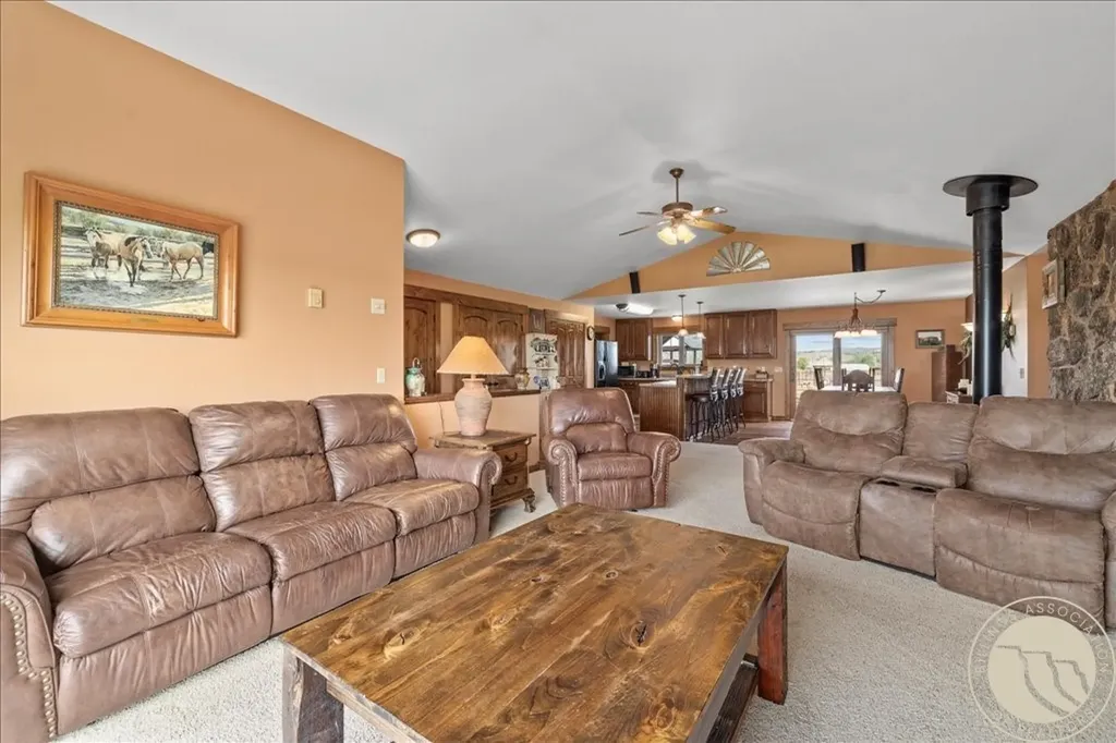1419 W M Road Worden MT 59088