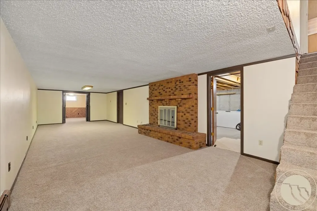 209 9th Street W Hardin MT 59034