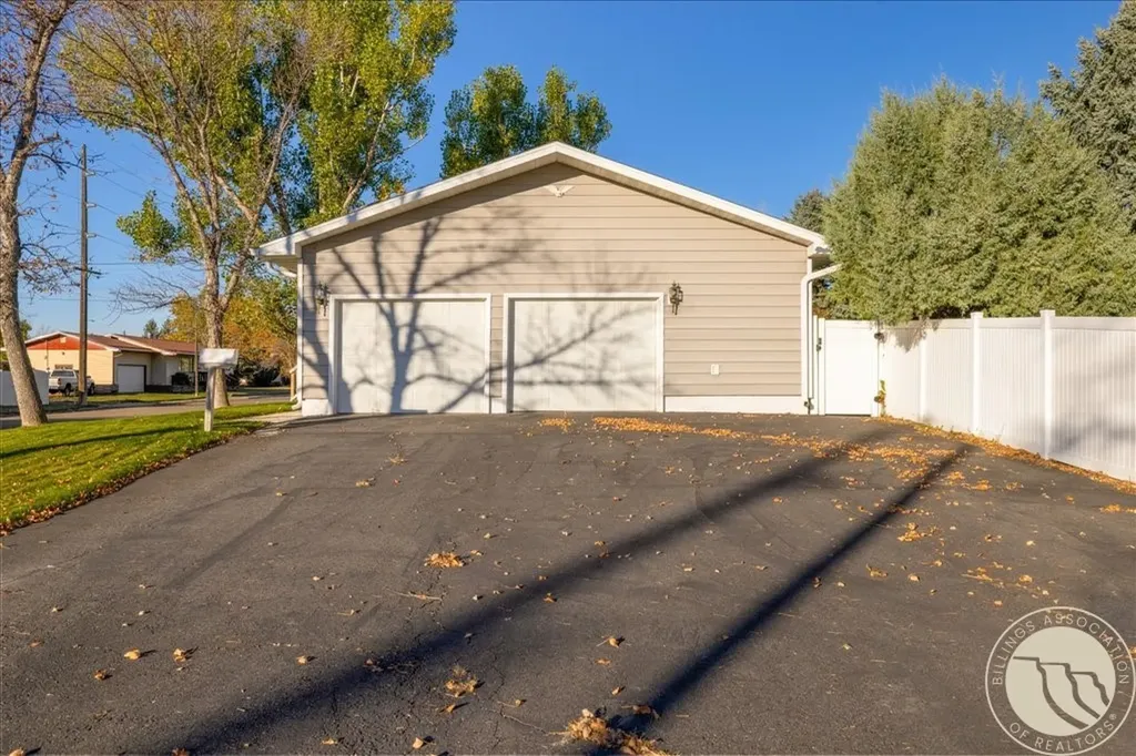 209 9th Street W Hardin MT 59034