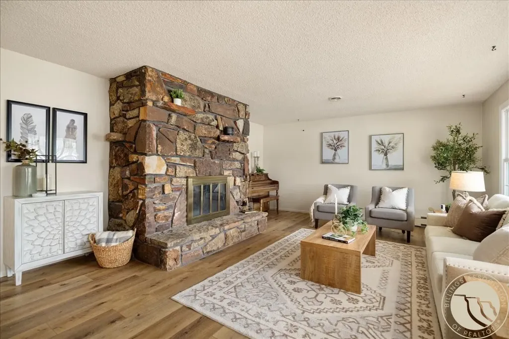 209 9th Street W Hardin MT 59034
