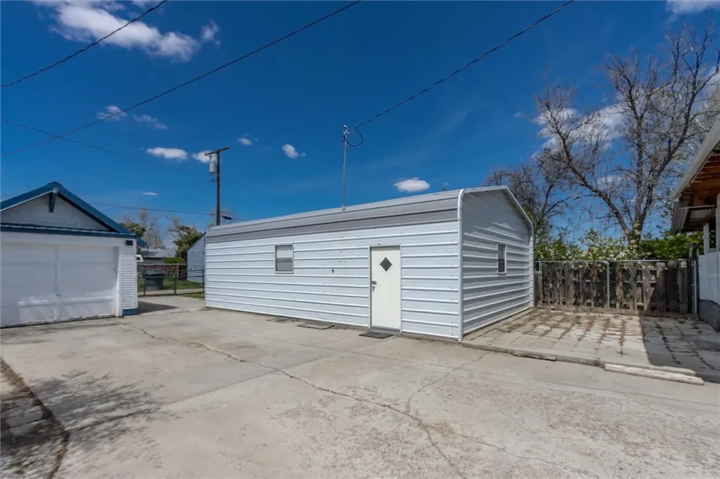 416 N Crawford Avenue Hardin MT 59034