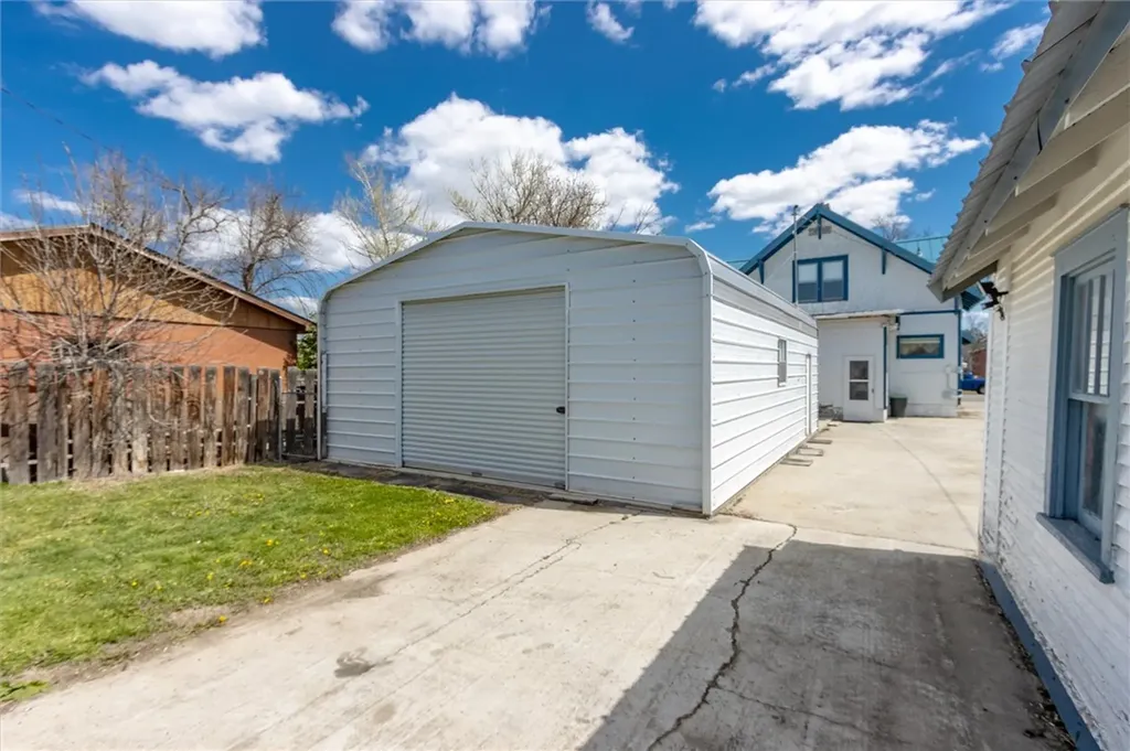 416 N Crawford Avenue Hardin MT 59034