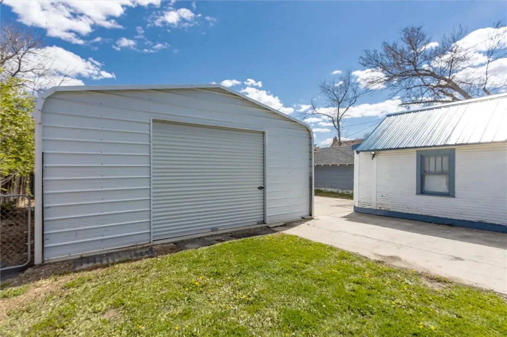 416 N Crawford Avenue Hardin MT 59034