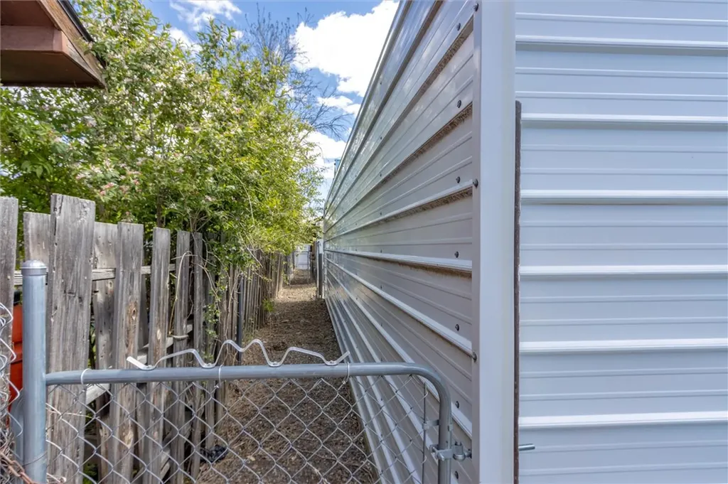 416 N Crawford Avenue Hardin MT 59034
