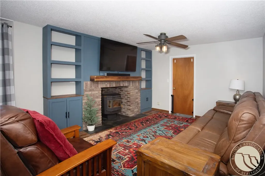 1407 N Custer Avenue Hardin MT 59034
