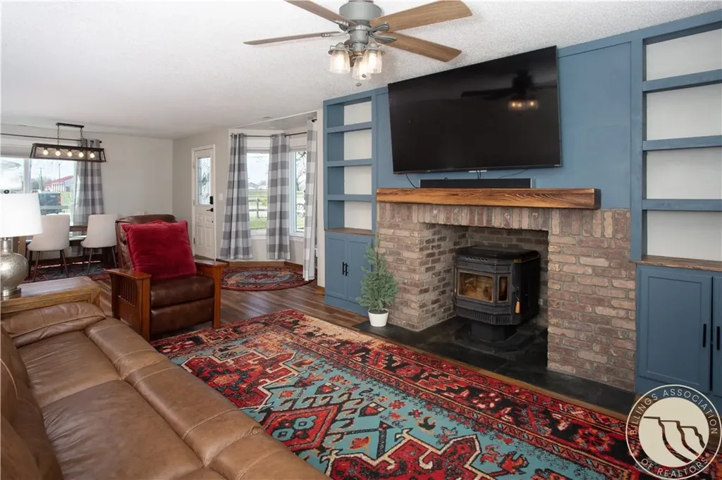 1407 N Custer Avenue Hardin MT 59034