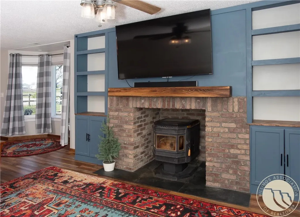 1407 N Custer Avenue Hardin MT 59034