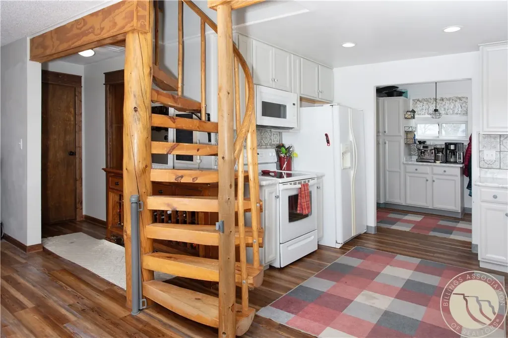 1407 N Custer Avenue Hardin MT 59034