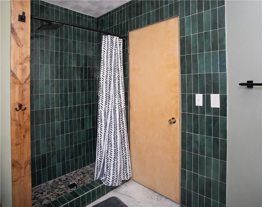 1407 N Custer Avenue Hardin MT 59034