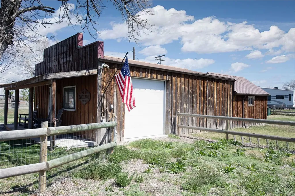 1407 N Custer Avenue Hardin MT 59034