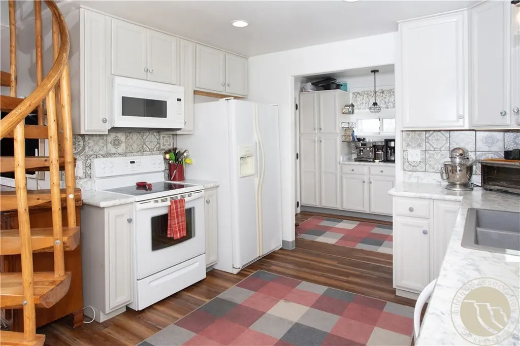 1407 N Custer Avenue Hardin MT 59034