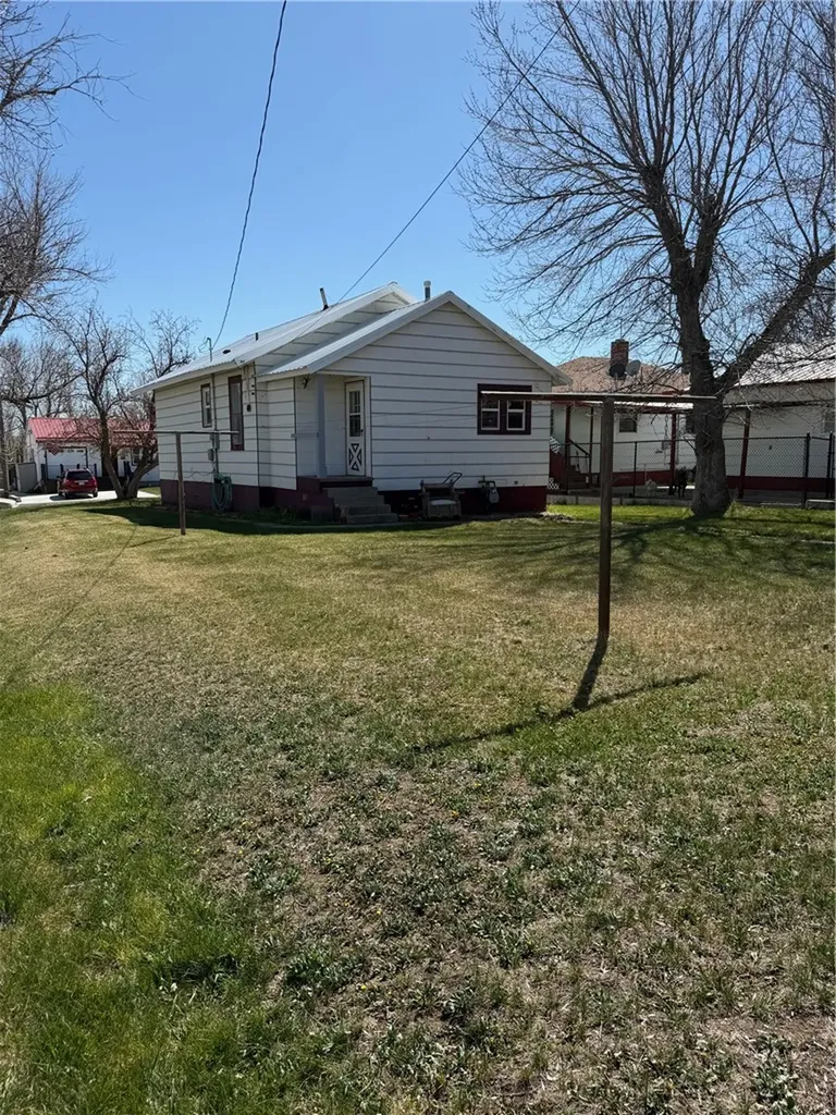 507 1st Street SE Harlowton MT 59036