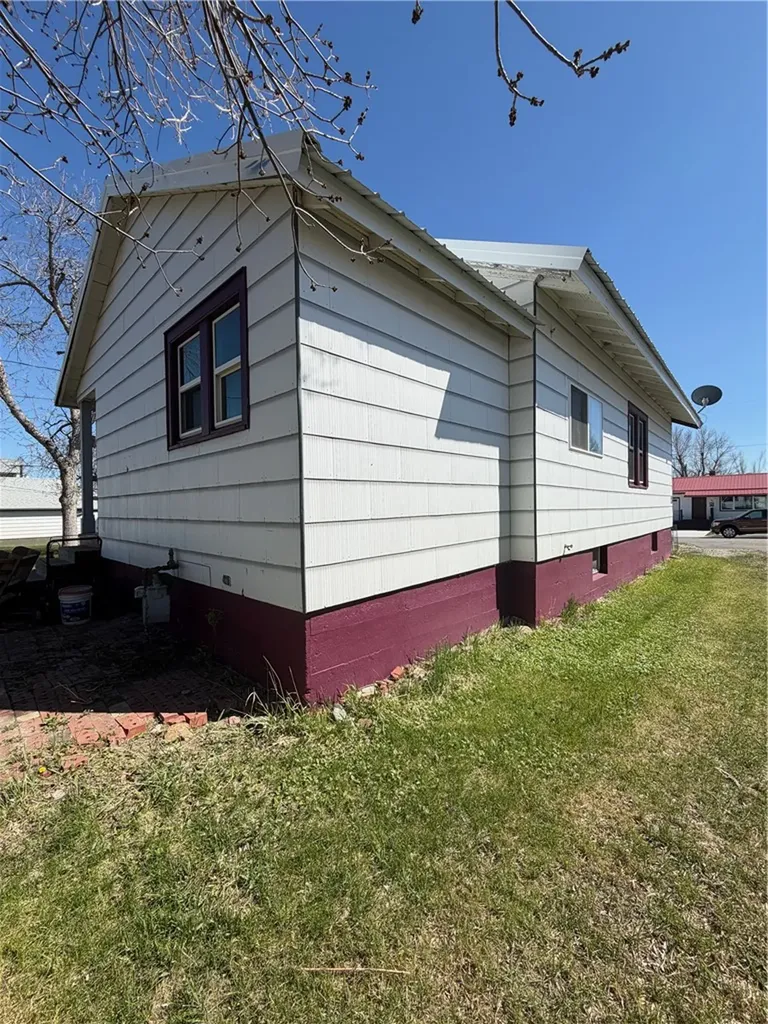 507 1st Street SE Harlowton MT 59036