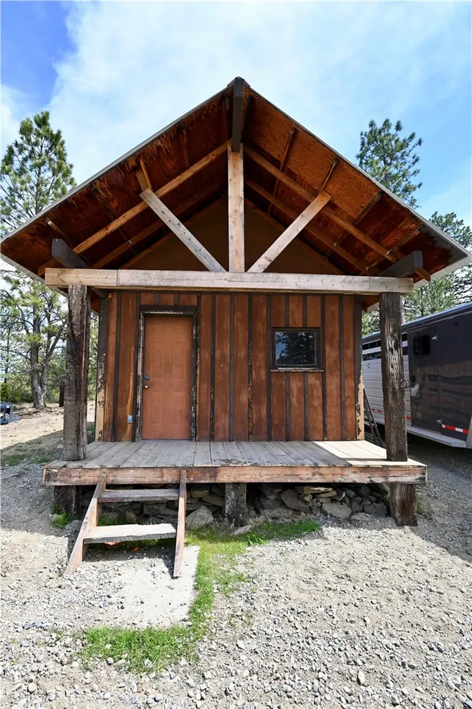 22 Whitetail Lane Columbus MT 59019
