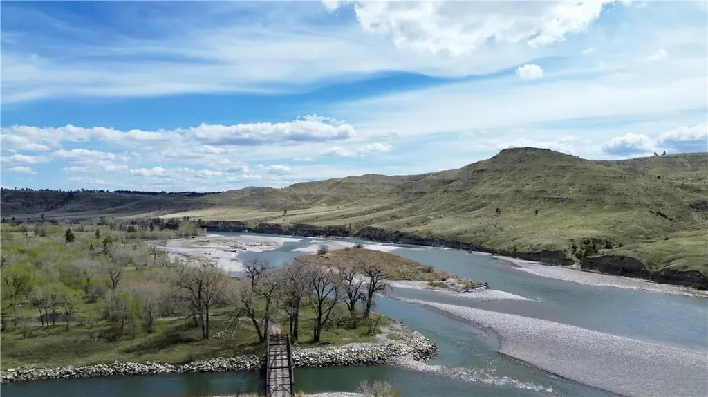 22 Whitetail Lane Columbus MT 59019