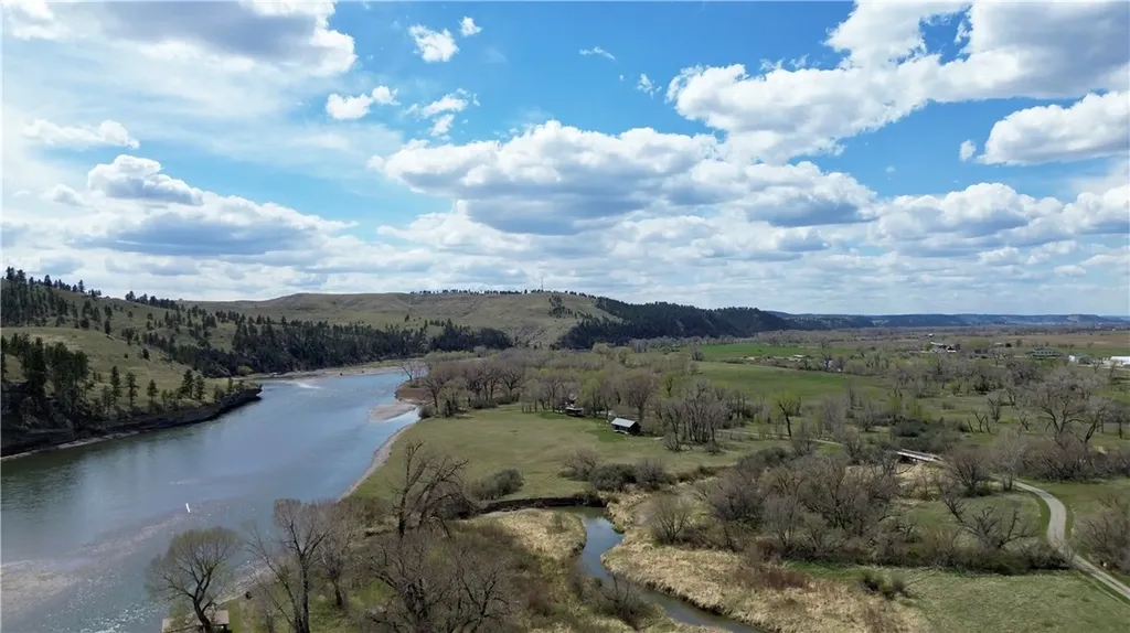 22 Whitetail Lane Columbus MT 59019