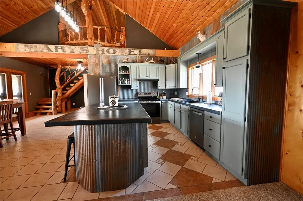 22 Whitetail Lane Columbus MT 59019