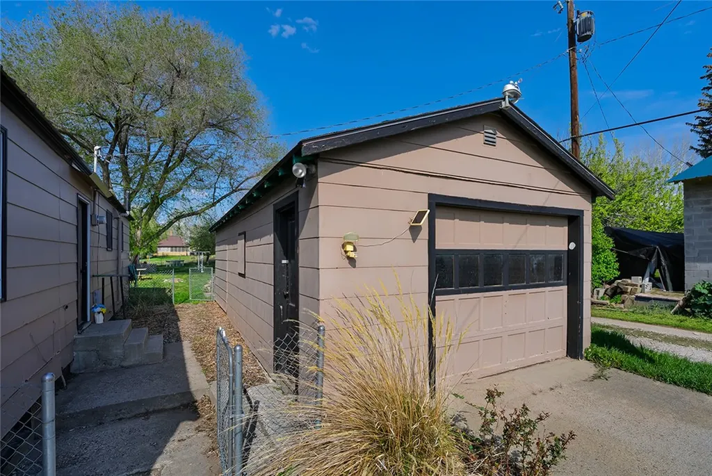 14 S Missouri Avenue Fromberg MT 59029