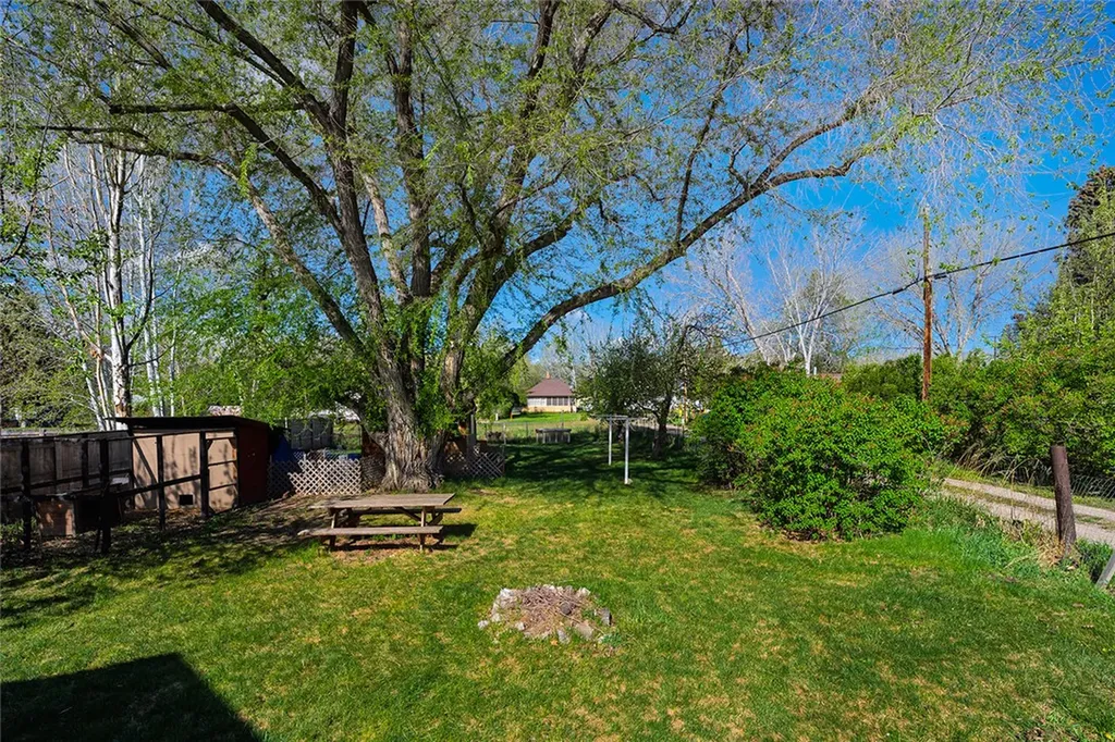 14 S Missouri Avenue Fromberg MT 59029
