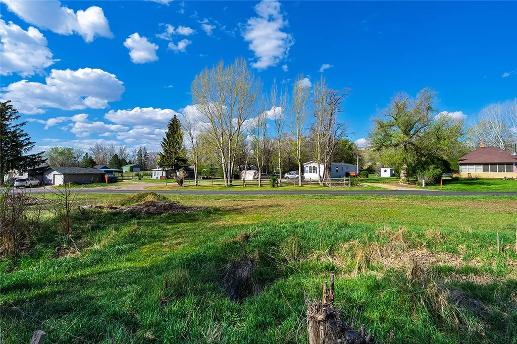 14 S Missouri Avenue Fromberg MT 59029