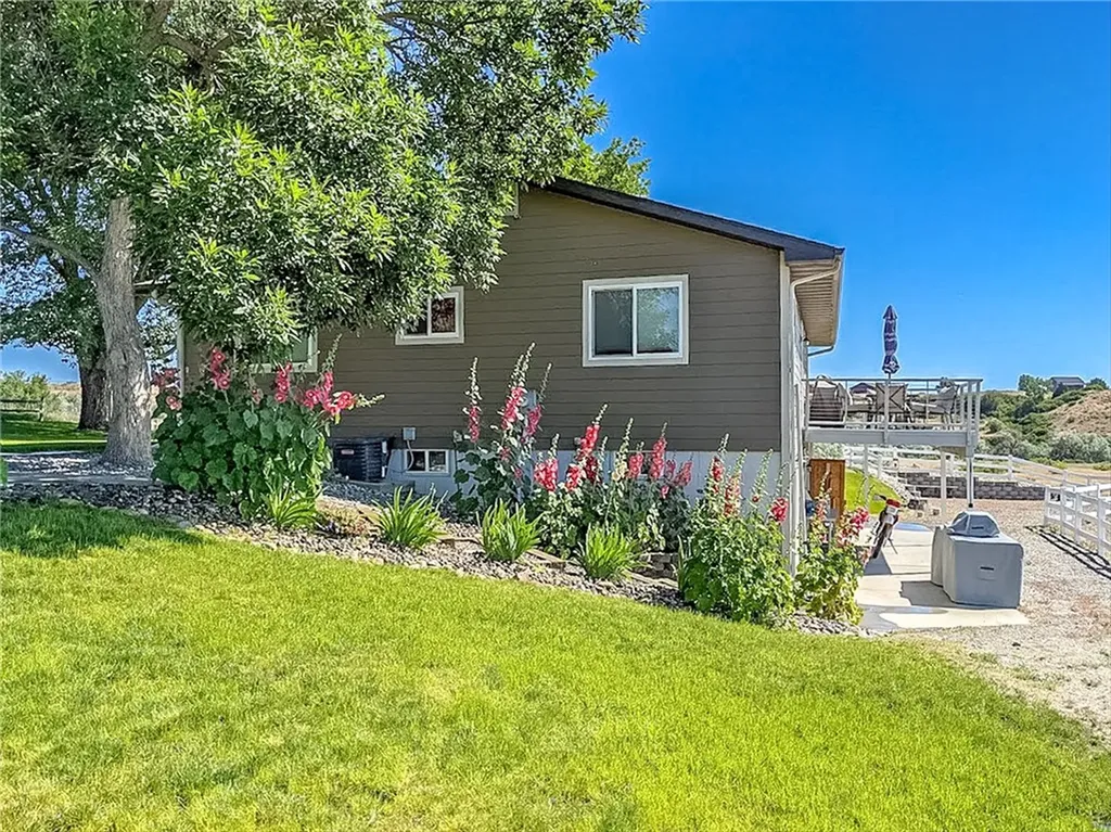 6948 Pony Circle Shepherd MT 59079