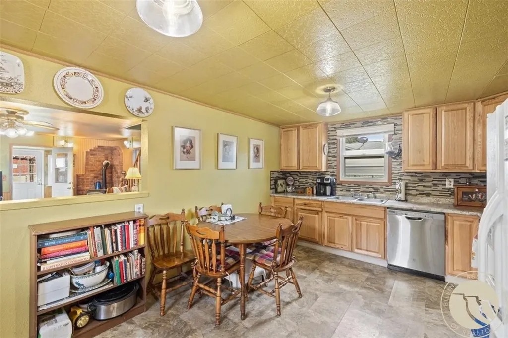 135 S Montana Avenue Absarokee MT 59001
