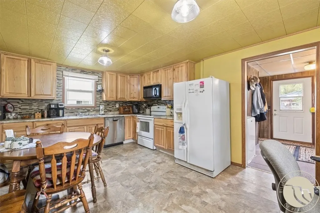 135 S Montana Avenue Absarokee MT 59001