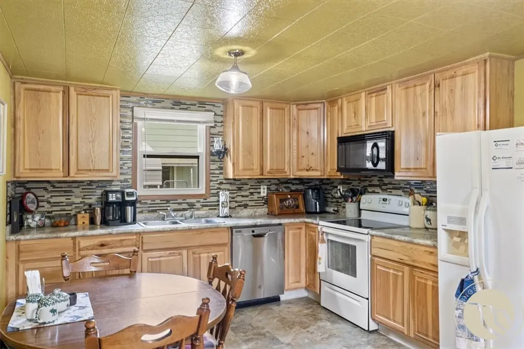 135 S Montana Avenue Absarokee MT 59001