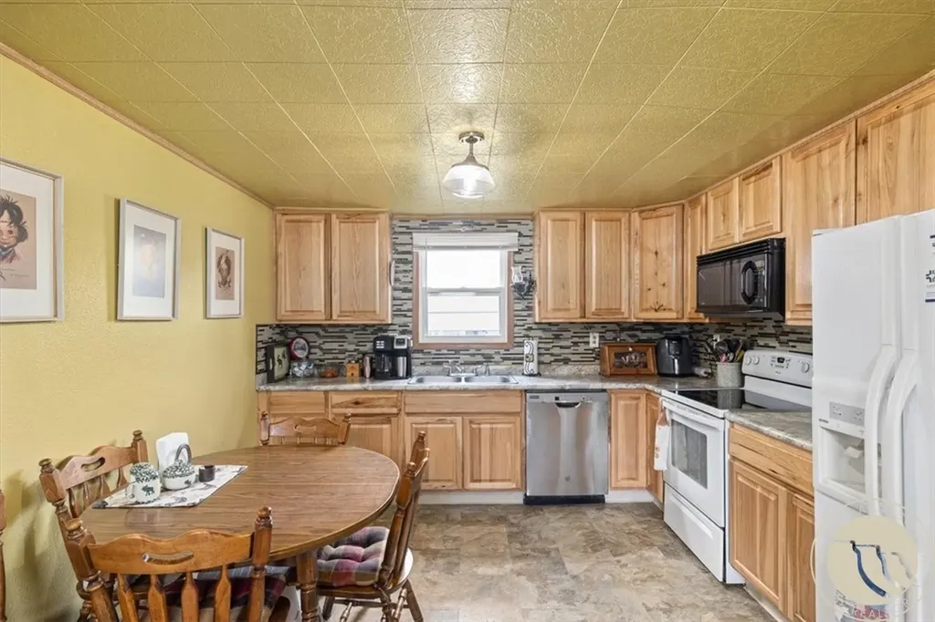 135 S Montana Avenue Absarokee MT 59001