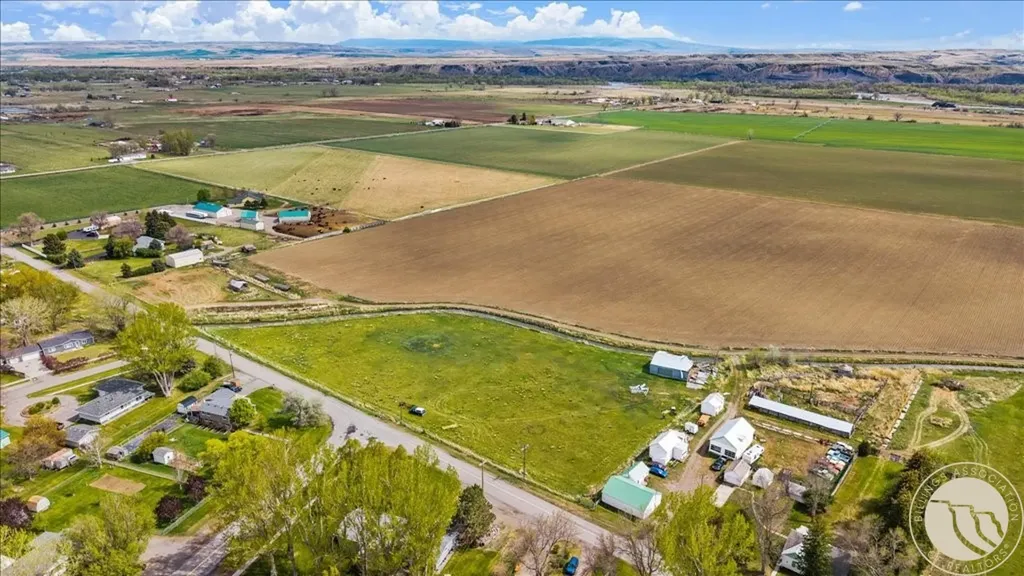 +/- 1 Acre Cemetery Road Park City MT 59063