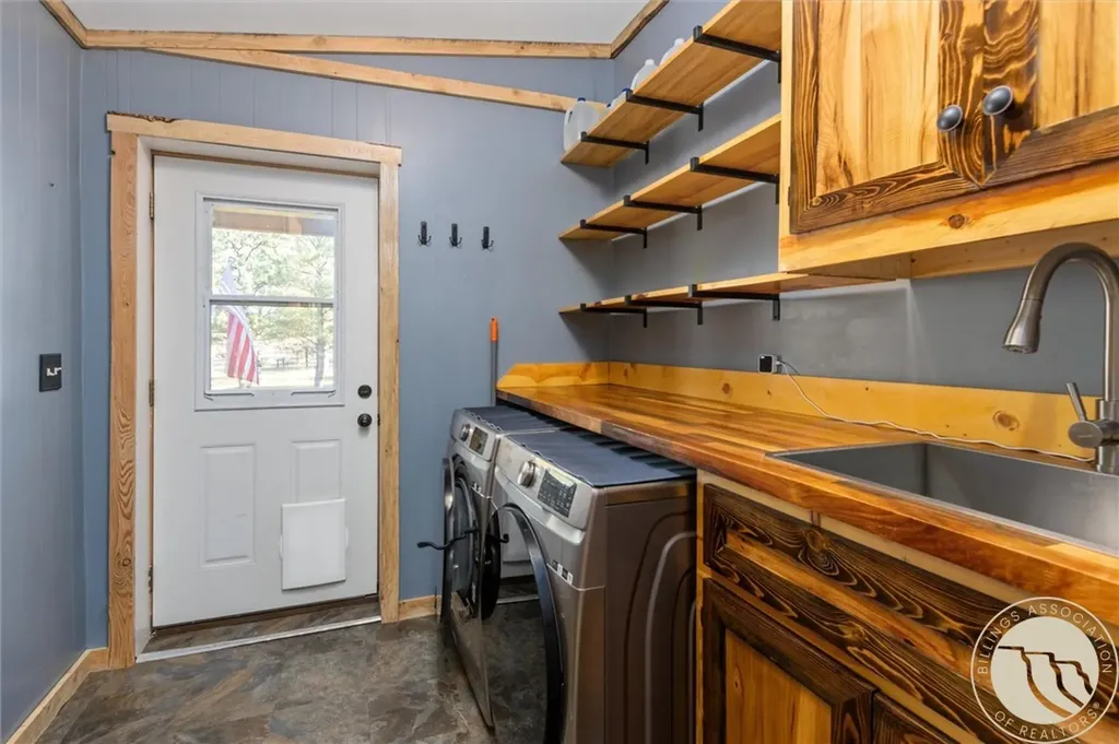 84 Upper Hawk Valley Road Columbus MT 59019