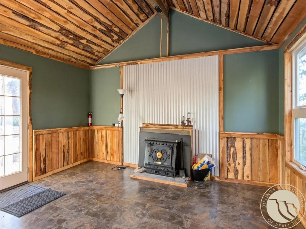 84 Upper Hawk Valley Road Columbus MT 59019