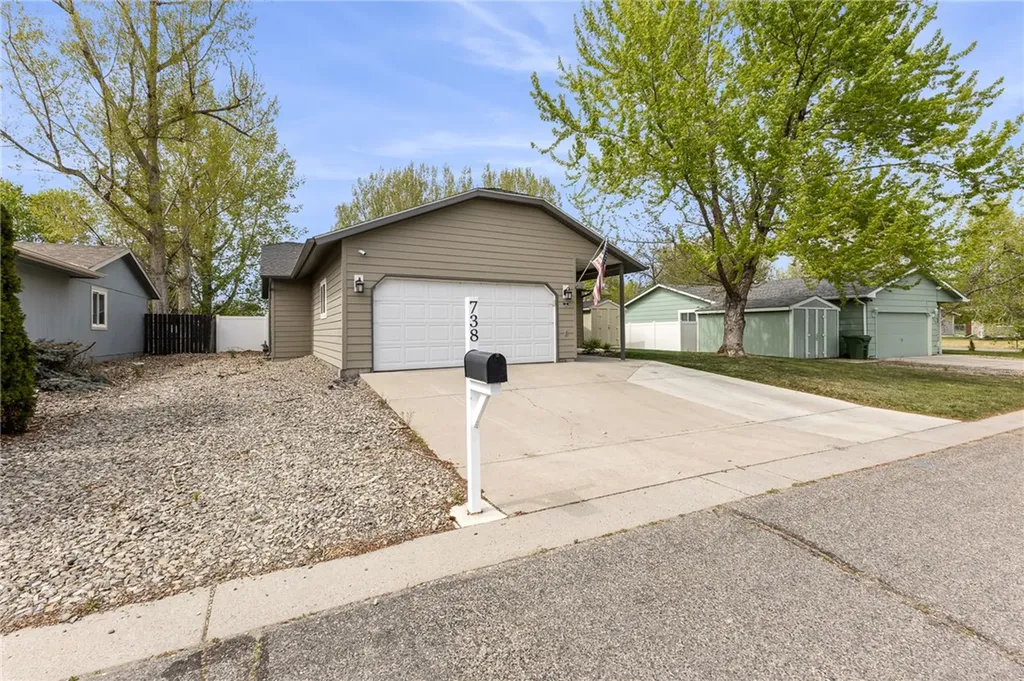 738 Briar Place Billings MT 59102