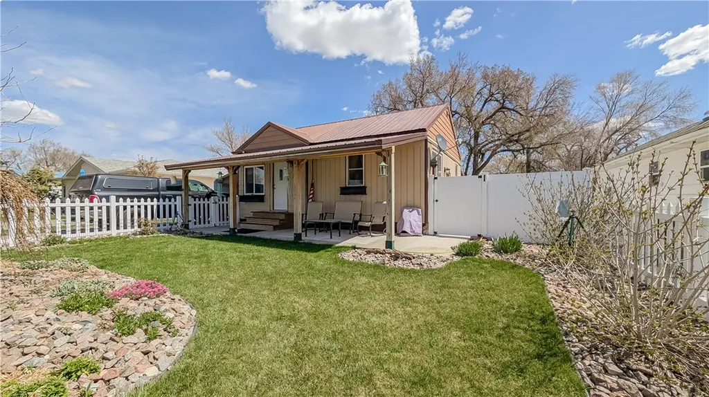 516 Montana Avenue Fairview MT 59221