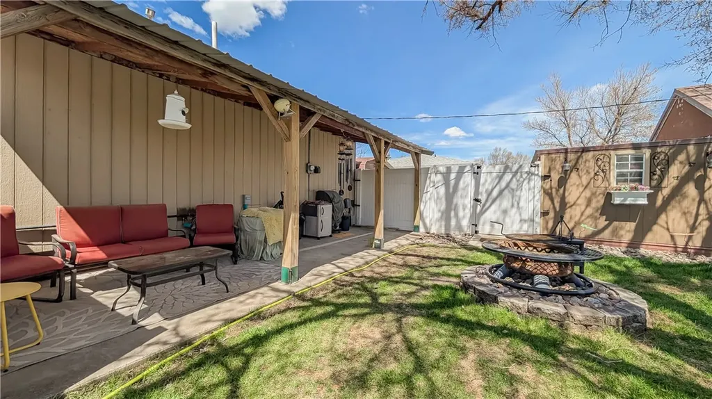 516 Montana Avenue Fairview MT 59221