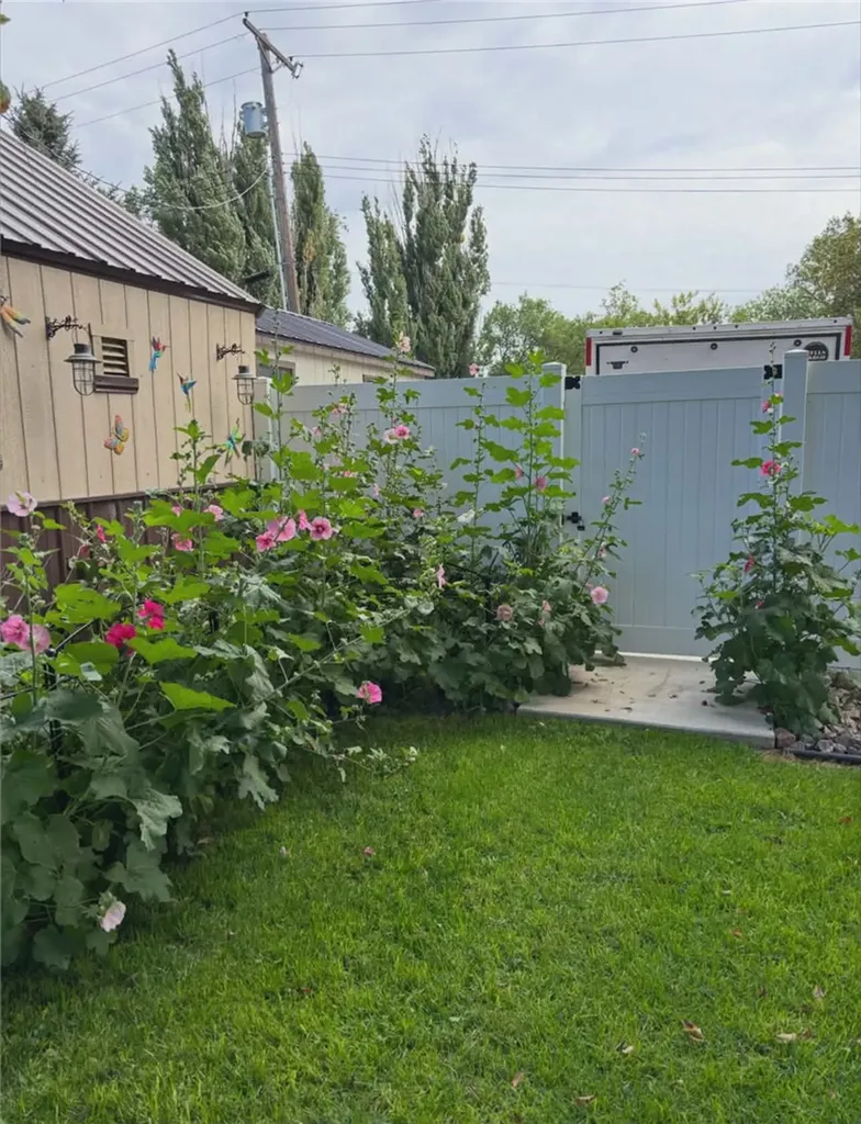 516 Montana Avenue Fairview MT 59221