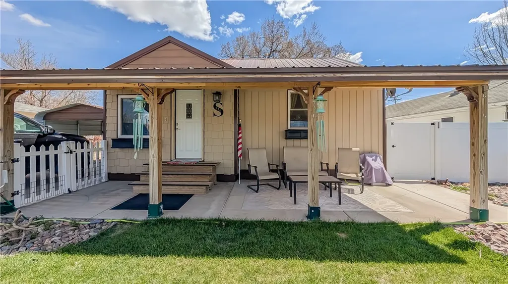 516 Montana Avenue Fairview MT 59221