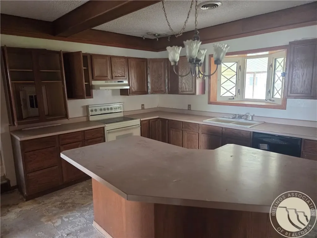 54 N Mills Road Hardin MT 59034