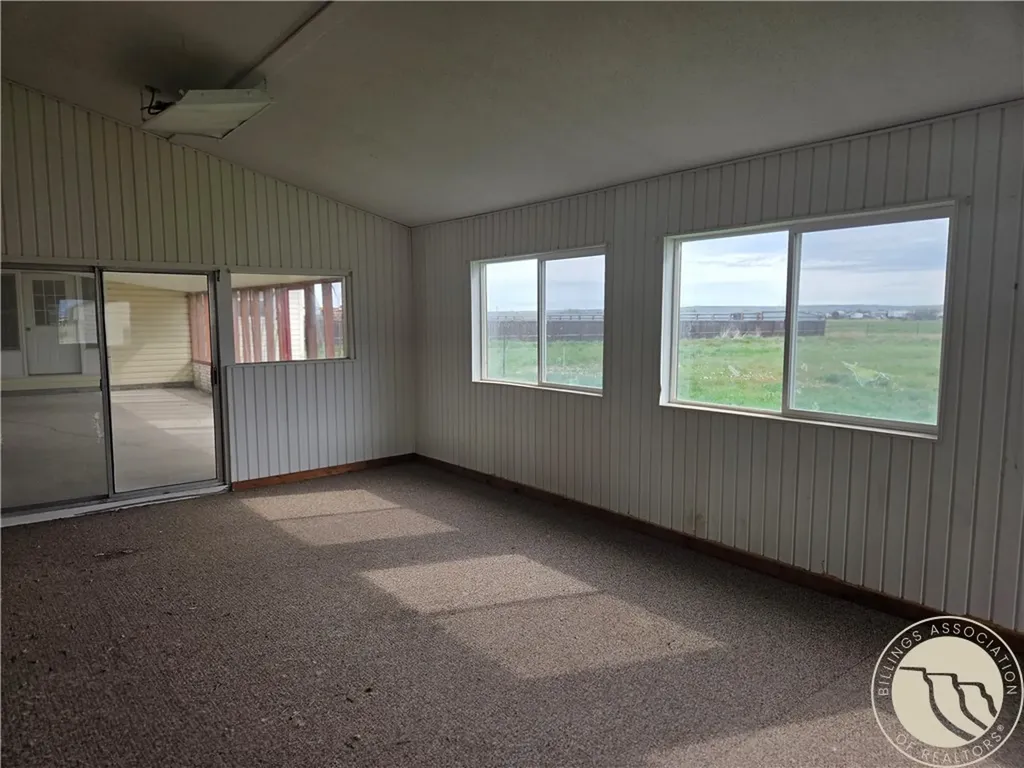 54 N Mills Road Hardin MT 59034