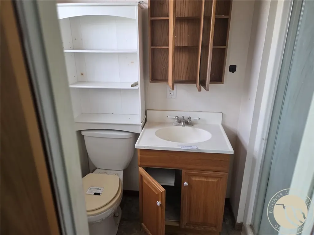 54 N Mills Road Hardin MT 59034
