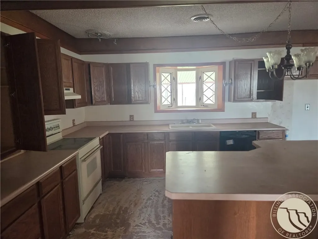 54 N Mills Road Hardin MT 59034