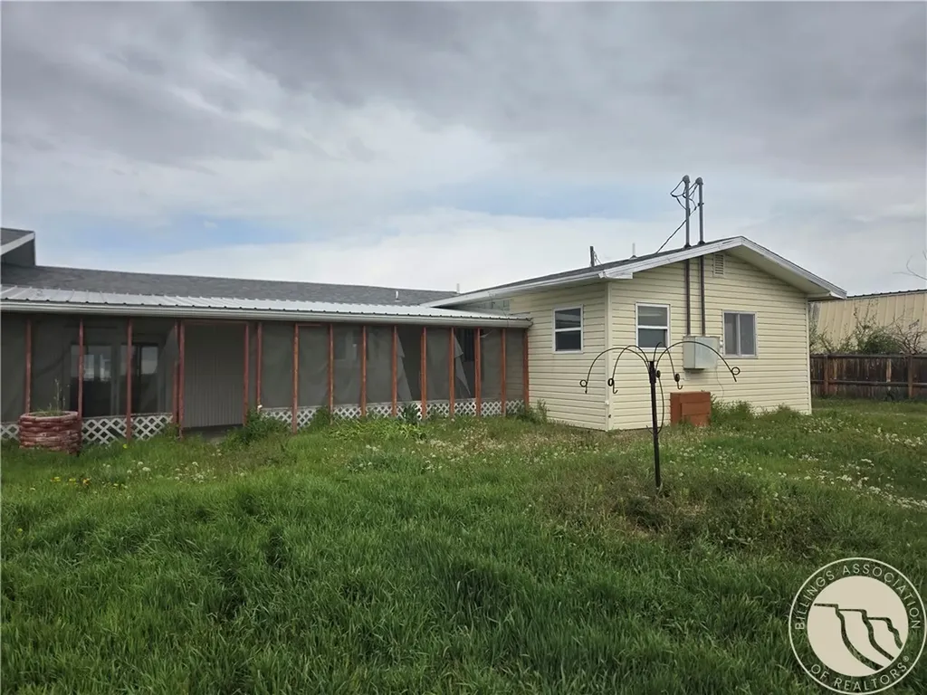 54 N Mills Road Hardin MT 59034